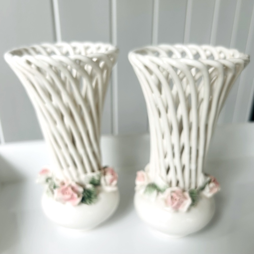 Vtg Mann Jolie Fleurs Bone China Vase  Pink rose.